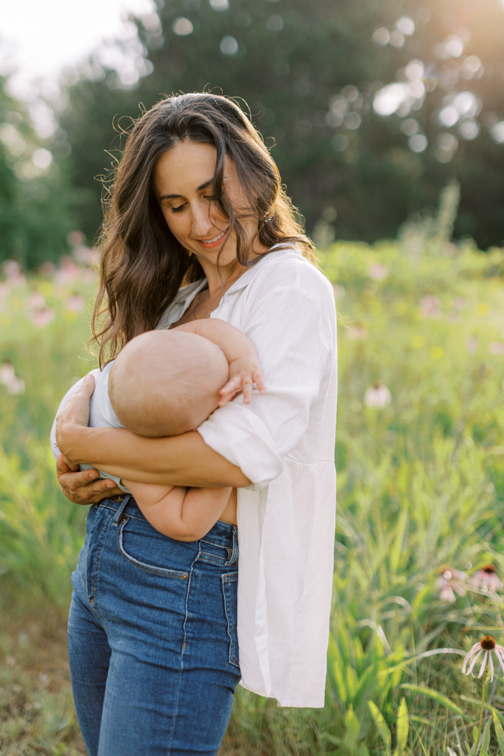 mother breastfeeding baby in minneapolis